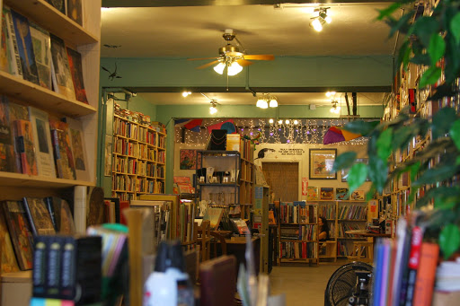 Used Book Store «The Looking Glass», reviews and photos, 823 S Oak Park Ave, Oak Park, IL 60304, USA