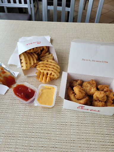 Fast Food Restaurant «Chick-fil-A», reviews and photos, 3200 E Broad St, Mansfield, TX 76063, USA