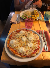 Pizza du Restaurant italien Trattoria La Tavola Di Mamma généreusement italien à Brive-la-Gaillarde - n°4