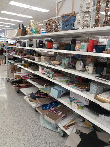 Clothing Store «Ross Dress for Less», reviews and photos, 2845 Cochran St, Simi Valley, CA 93065, USA