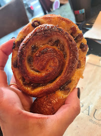 Kanelbulle du Restaurant servant le petit-déjeuner Paul à Paris - n°2