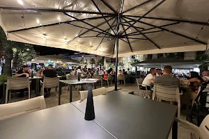 Flores Lounge Restaurant image