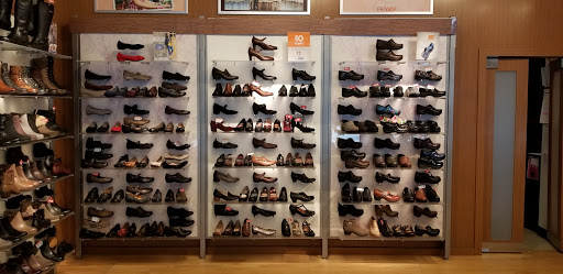 Shoe Store «The Walking Company - Downtown Seattle», reviews and photos, 1428 4th Ave, Seattle, WA 98101, USA