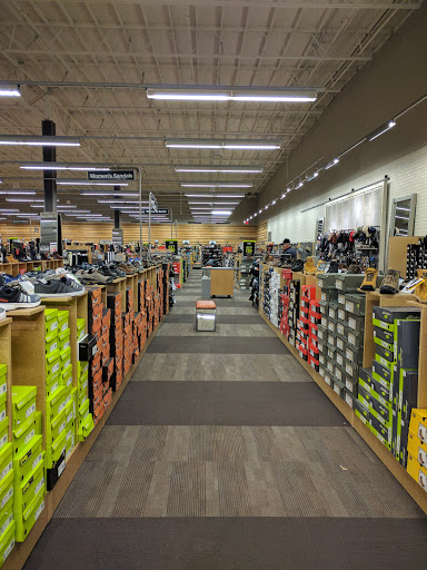 Shoe Store «DSW Designer Shoe Warehouse», reviews and photos, 1835 N Tomahawk Island Dr, Portland, OR 97217, USA