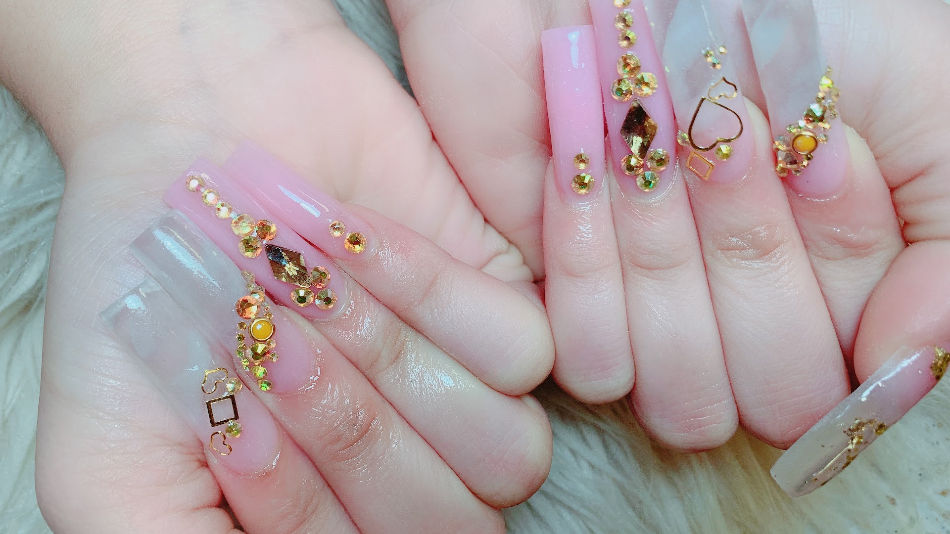 pink nails&lashes