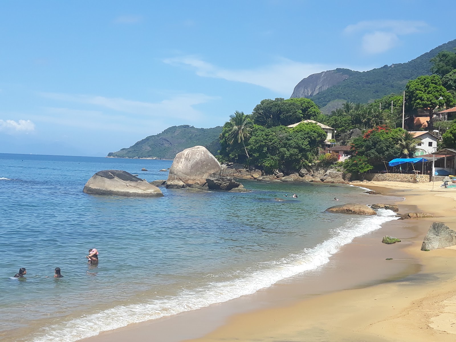 Praia de Calhaus'in fotoğrafı uçurumlarla desteklenmiş