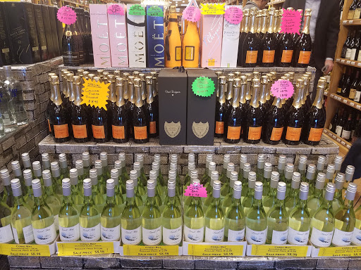 Shopping Mall «Plainview Shopping Center», reviews and photos, 381 S Oyster Bay Rd, Plainview, NY 11803, USA