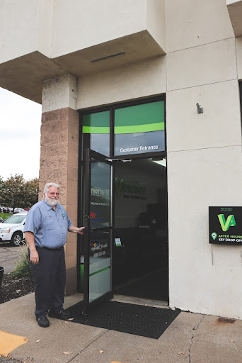 Auto Repair Shop «Victory Auto Service & Glass», reviews and photos, 8098 Brooklyn Blvd, Brooklyn Park, MN 55445, USA