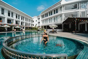 Sawaddi Patong Resort & Spa image