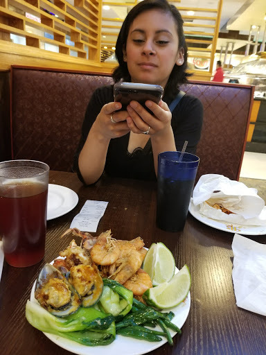 Shopping Mall «Signal Hills Shopping Center», reviews and photos, 1225 S Robert St, West St Paul, MN 55118, USA