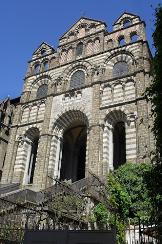 Gite L´Azeuil: Location Gite Le Puy-En-Velay. Gite Calme, sud Auvergne. Accessible aux fauteuils roulants. à Saint-Vidal