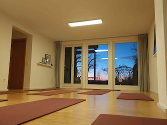Mattenglück.yoga - Yoga & Pilates - Lea Schöllkopf