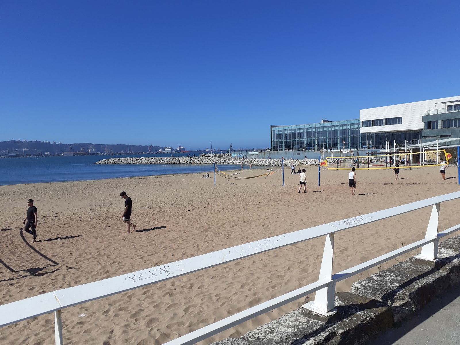 Φωτογραφία του Playa de Poniente παροχές περιοχής