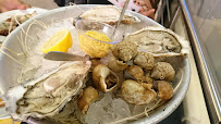 Huître du Restaurant de fruits de mer CHEZ ANTONIN - Écailler aux Halles de Lyon Paul Bocuse - n°5