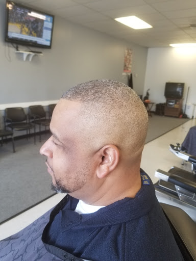 Barber Shop «Top of the Line Barbershop», reviews and photos, 2280 Golden Gate Dr, Greensboro, NC 27405, USA