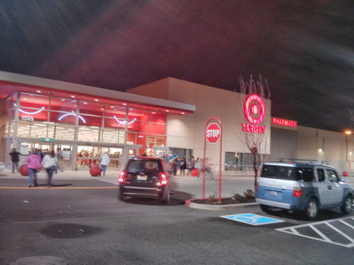 Department Store «Target», reviews and photos, 1555 N Tomahawk Island Dr, Portland, OR 97217, USA