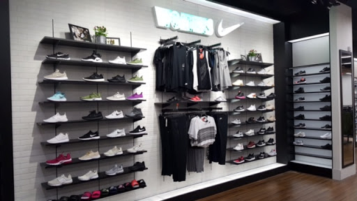 Shoe Store «Shoe Palace», reviews and photos, 1 Southland Mall #308, Hayward, CA 94545, USA