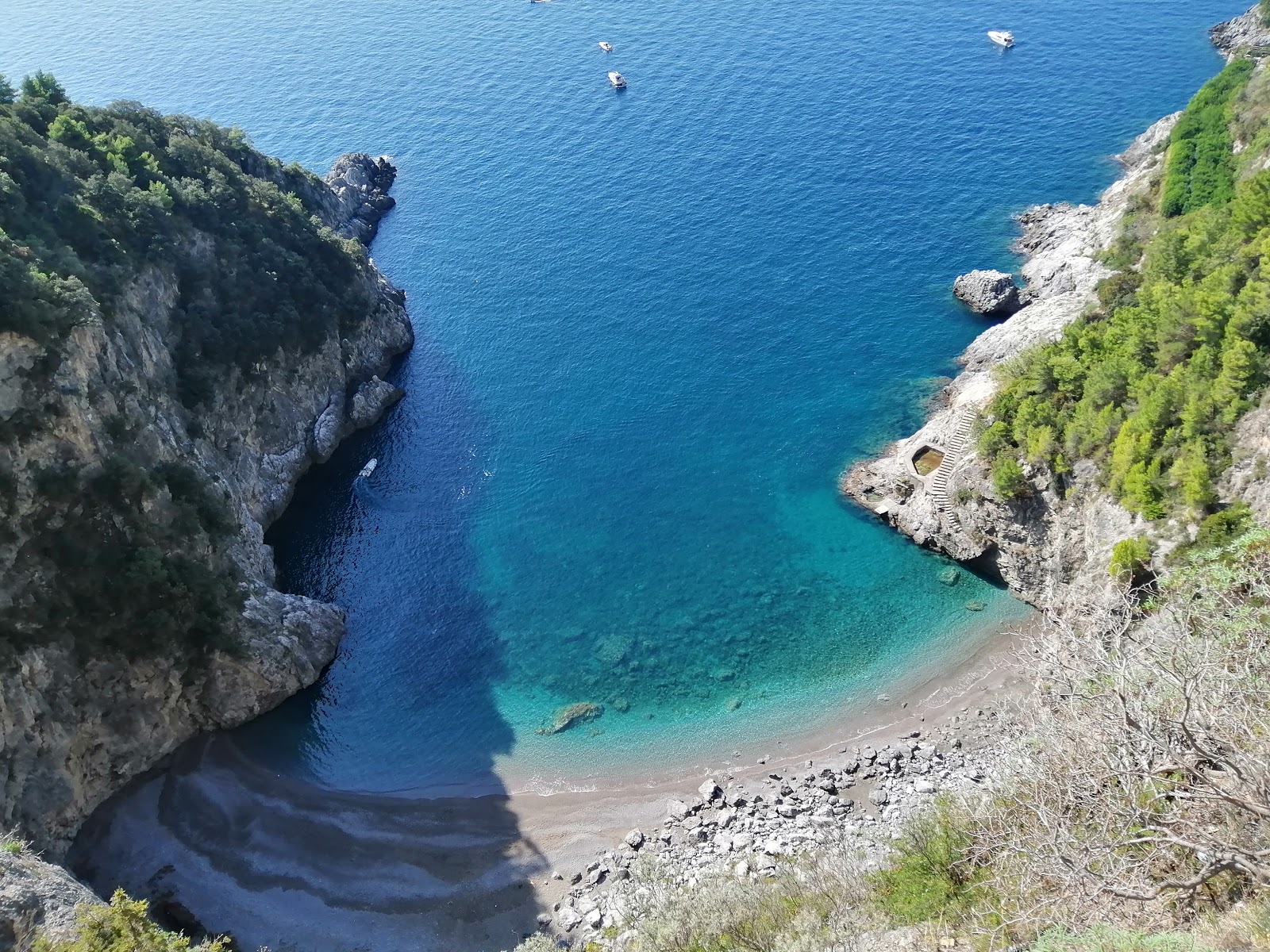 Foto van Spiaggia Cavallo Morto wilde omgeving