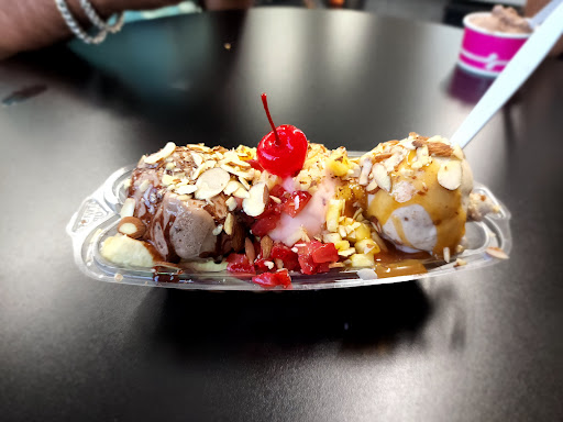 Ice Cream Shop «C&C Frozen Treats», reviews and photos, 409 E Main St, Front Royal, VA 22630, USA