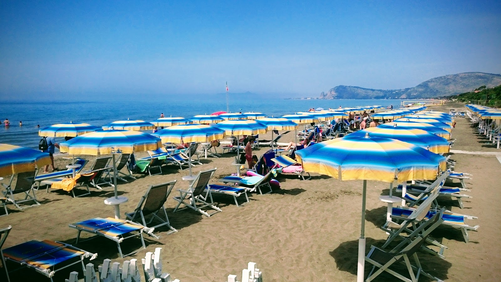 Foto di Rio Claro beach con parzialmente pulito livello di pulizia