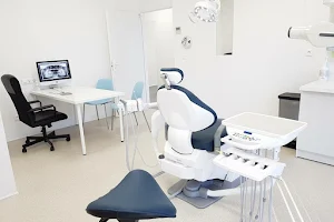 Docteur Djilali SEGHIRI Chirurgien-Dentiste image