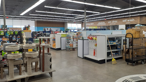 Pet Supply Store «Petco Animal Supplies», reviews and photos, 5850 Sepulveda Blvd, Van Nuys, CA 91411, USA