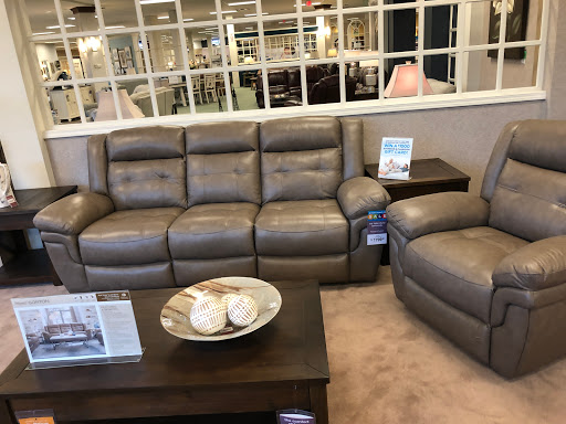 Furniture Store «Raymour & Flanigan Furniture and Mattress Store», reviews and photos, 641 Connecticut Ave, Norwalk, CT 06854, USA