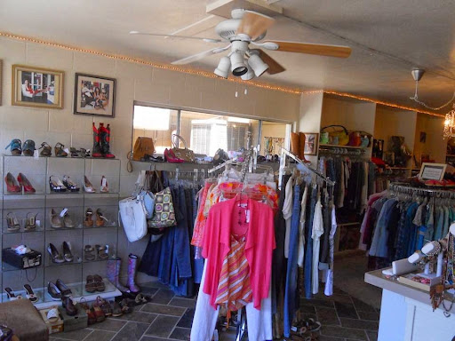 Consignment Shop «The Walk In Closet Consignment Boutique», reviews and photos, 18752 Cedar Dr, Twain Harte, CA 95383, USA