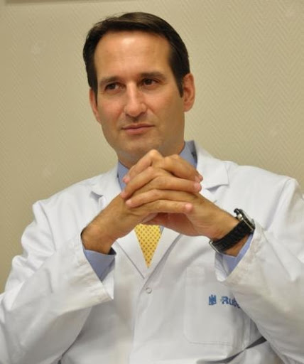 Dr. Christian Weigand, Cirujano plástico