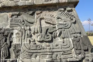 Templo de Quetzalcóatl image