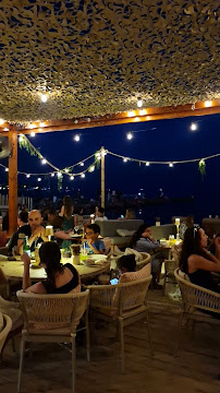 Atmosphère du Restaurant CHACHA LA PLAGE à Antibes - n°2