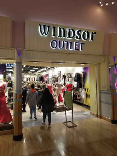 Windsor Outlet, I-75 Baldwin Road #729, Auburn Hills, MI 48326, USA, 