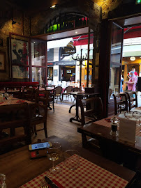 Atmosphère du Restaurant La Mère Maquerelle Bouchon Lyonnais - n°2