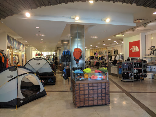 Clothing Store «The North Face», reviews and photos, 423 N Beverly Dr, Beverly Hills, CA 90210, USA