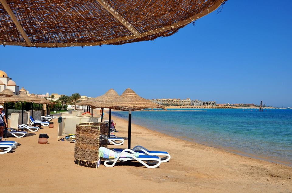 Fotografie cu Palm Beach Piazza cu o suprafață de nisip beige