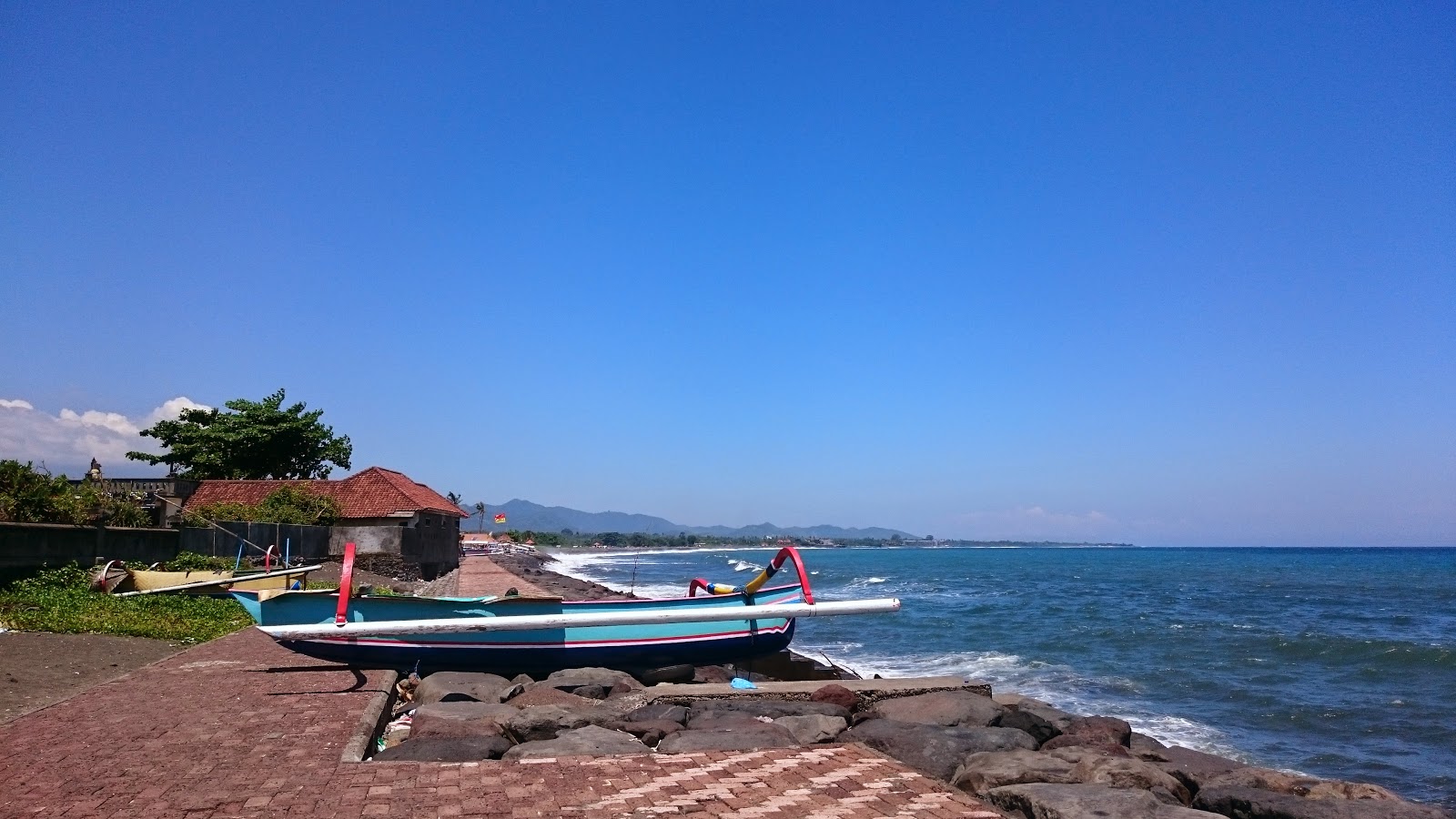 Foto di Lebih Beach con dritto e lungo