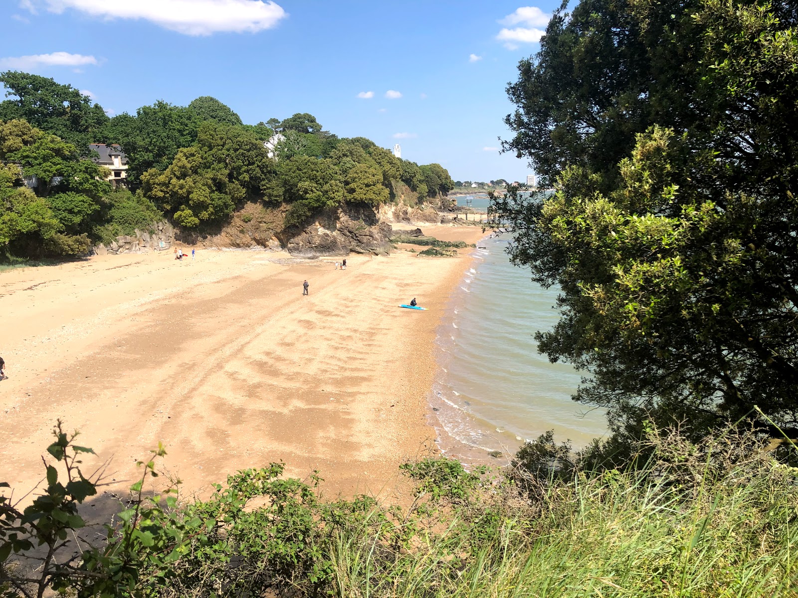 Porce beach'in fotoğrafı dağlarla çevrili