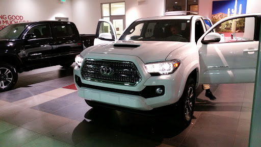 Toyota Dealer «Larry H. Miller Toyota Peoria», reviews and photos, 8633 W Bell Rd, Peoria, AZ 85382, USA