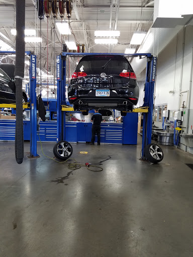 Volkswagen Dealer «Luther Westside Volkswagen», reviews and photos, 2370 MN-100, St Louis Park, MN 55416, USA
