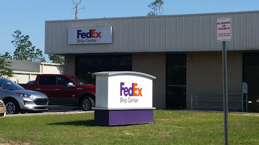 Shipping and Mailing Service «FedEx Ship Center», reviews and photos, 201 Mosley Dr, Lynn Haven, FL 32444, USA