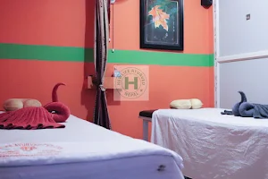 Newlife massage and spa center image