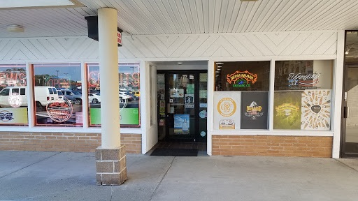 Liquor Store «Branford Wine and Liquor», reviews and photos, 1043 W Main St, Branford, CT 06405, USA