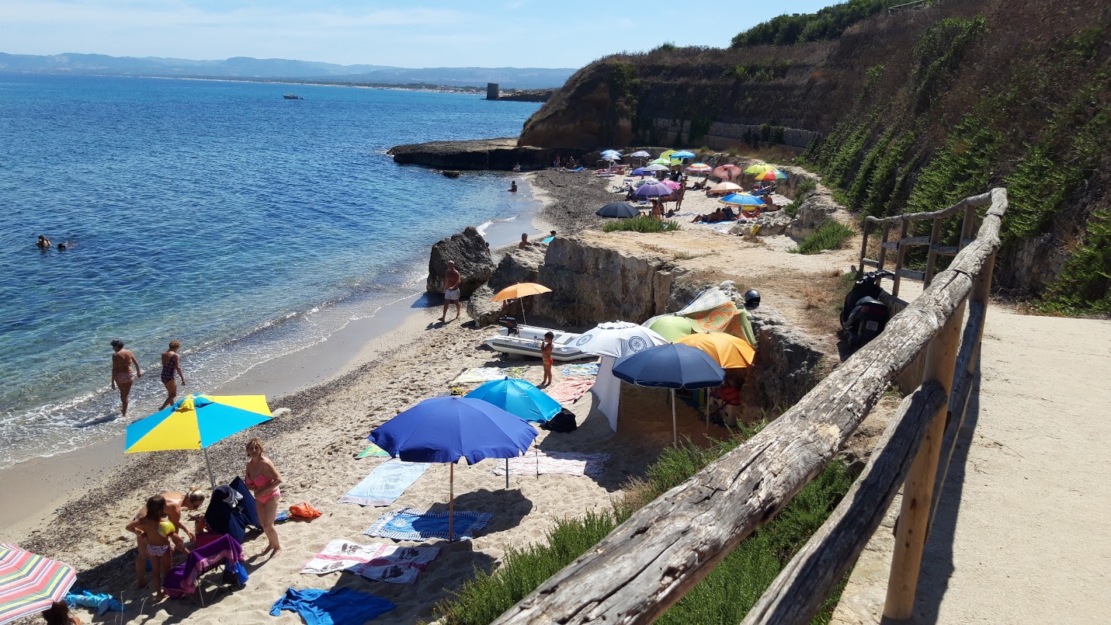 Foto van Spiaggia di Farrizza met kleine baai