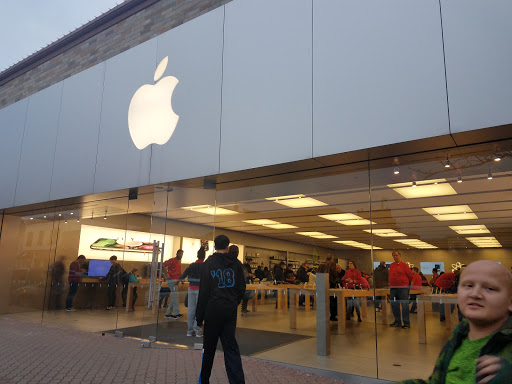 Computer Store «Apple Main Place», reviews and photos, 120 W Jefferson Ave, Naperville, IL 60540, USA