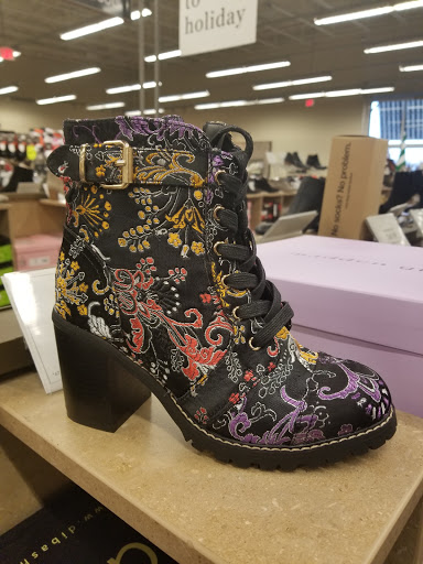 Shoe Store «DSW Designer Shoe Warehouse», reviews and photos, 720 Jefferson Rd, Rochester, NY 14623, USA