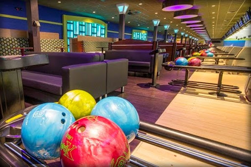 Bowling Alley «Town Line Luxury Lanes», reviews and photos, 665 Broadway, Malden, MA 02148, USA