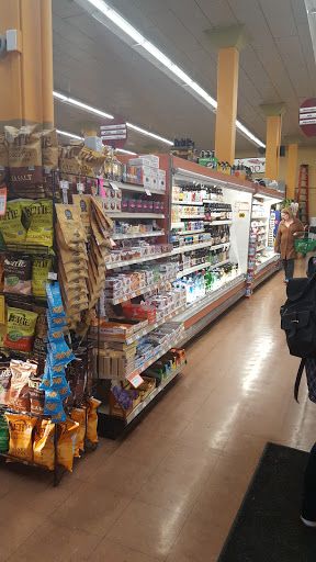 Grocery Store «Harvest Fresh Grocery & Deli», reviews and photos, 251 NE 3rd St, McMinnville, OR 97128, USA