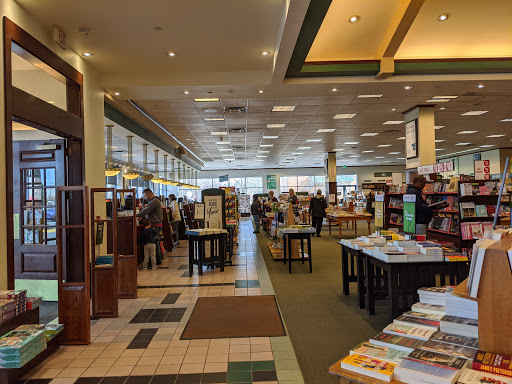 Book Store «Barnes & Noble», reviews and photos, 1212 Greenbrier Pkwy, Chesapeake, VA 23320, USA