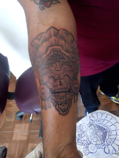 Tattoo Studio Cráneo Negro