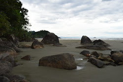 Photo de Praia do Arpoador entouré de montagnes